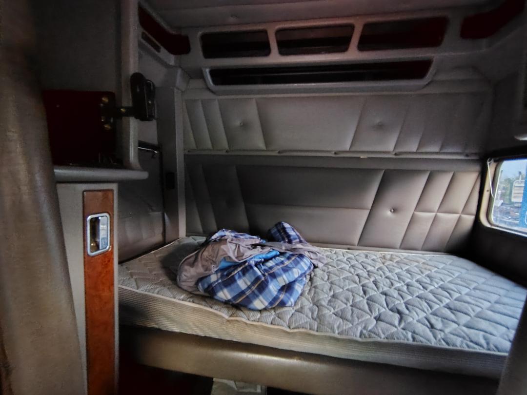 2005 PETERBILT 379 - Image 35